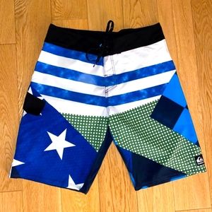 Quiksilver Boardshorts, Dobby Diamond technology, size 32